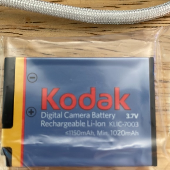 Digital Camera - Picture 3 of 10